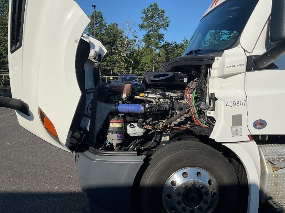 Sleeper Tractor-Heavy Duty Tractors-Freightliner-2022-T12664ST-Millville-NJ-529,717\n\t\tmiles-$ 66,250 - Image 20