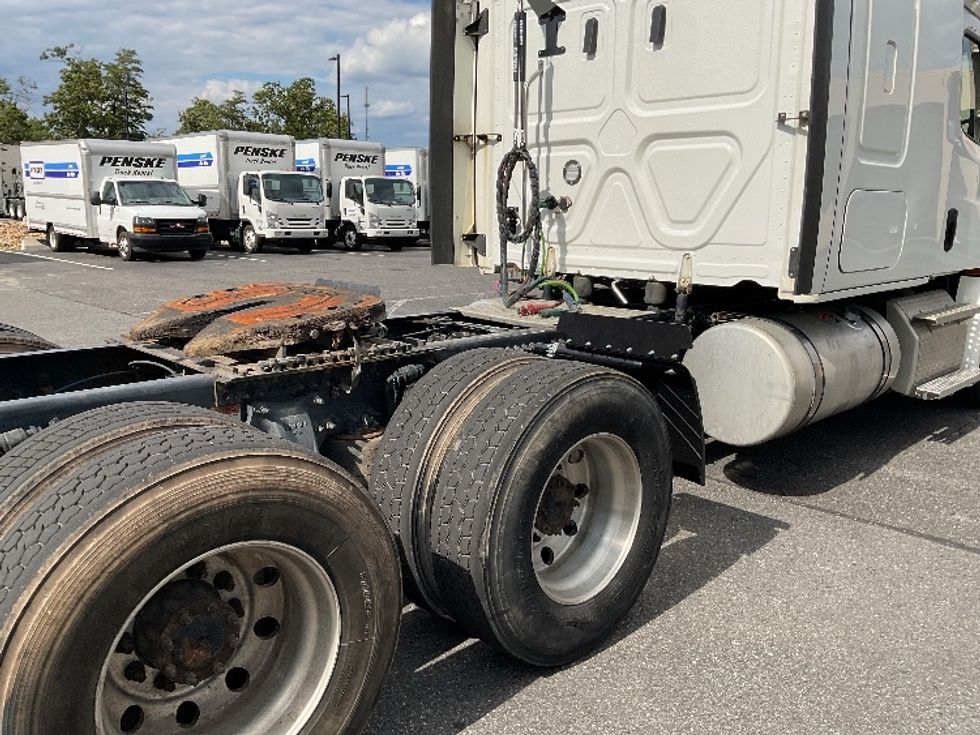 Sleeper Tractor-Heavy Duty Tractors-Freightliner-2022-T12664ST-Millville-NJ-529,717\n\t\tmiles-$ 66,250 - Image 22