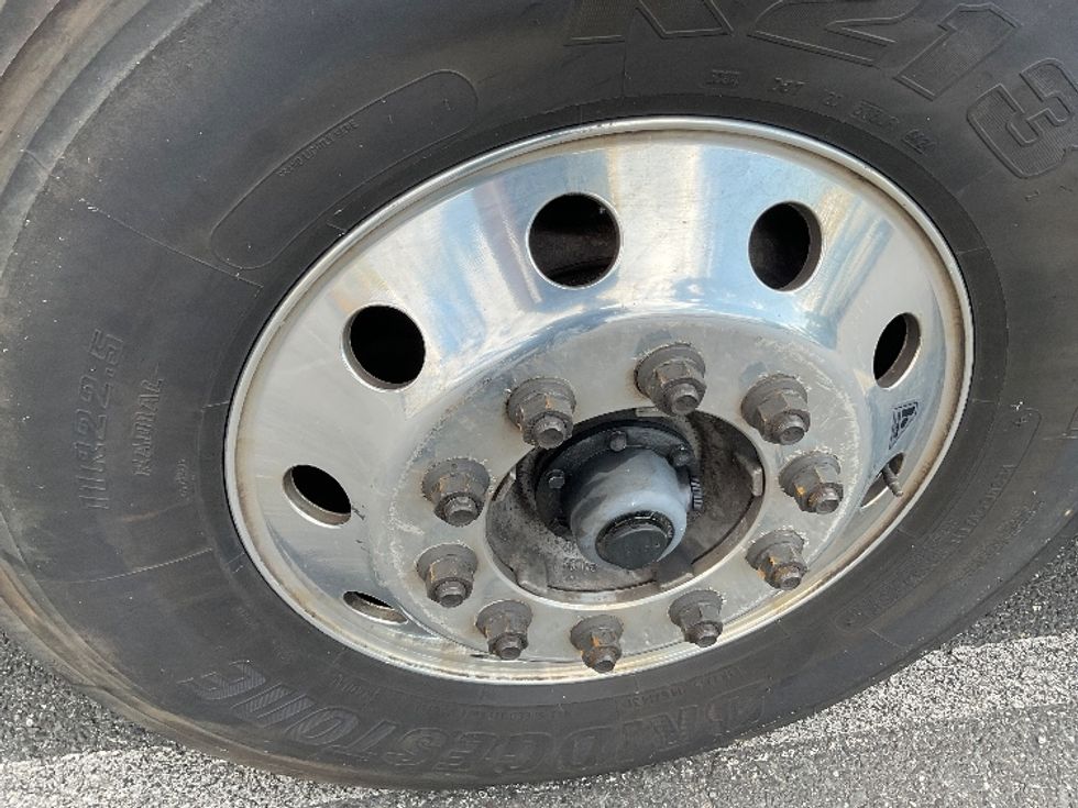 Sleeper Tractor-Heavy Duty Tractors-Freightliner-2022-T12664ST-Millville-NJ-529,717\n\t\tmiles-$ 66,250 - Image 24