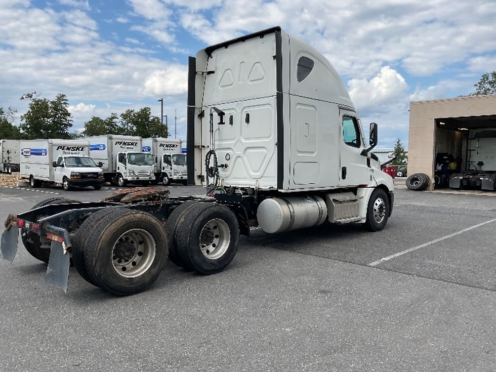 Sleeper Tractor-Heavy Duty Tractors-Freightliner-2022-T12664ST-Millville-NJ-529,717\n\t\tmiles-$ 66,250 - Image 7