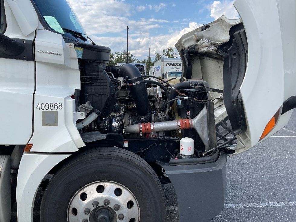 Sleeper Tractor-Heavy Duty Tractors-Freightliner-2022-T12664ST-Millville-NJ-530,802\n\t\tmiles-$ 66,000 - Image 20