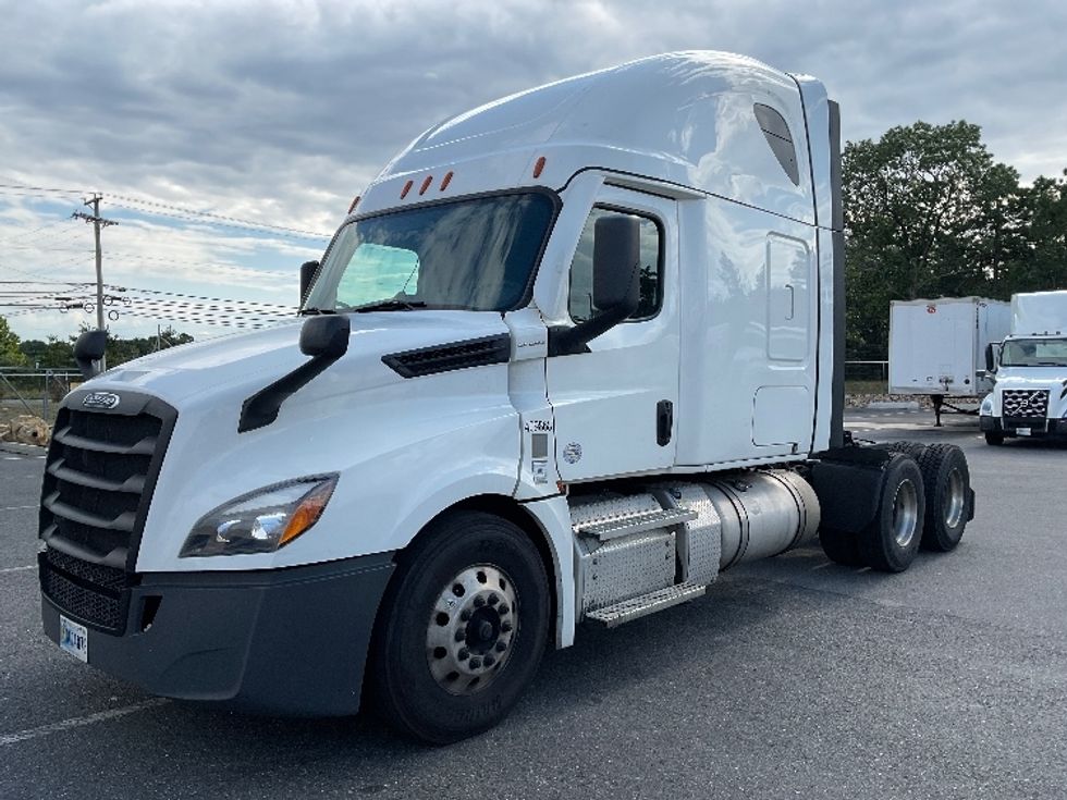 Sleeper Tractor-Heavy Duty Tractors-Freightliner-2022-T12664ST-Millville-NJ-530,802\n\t\tmiles-$ 66,000 - Image 3