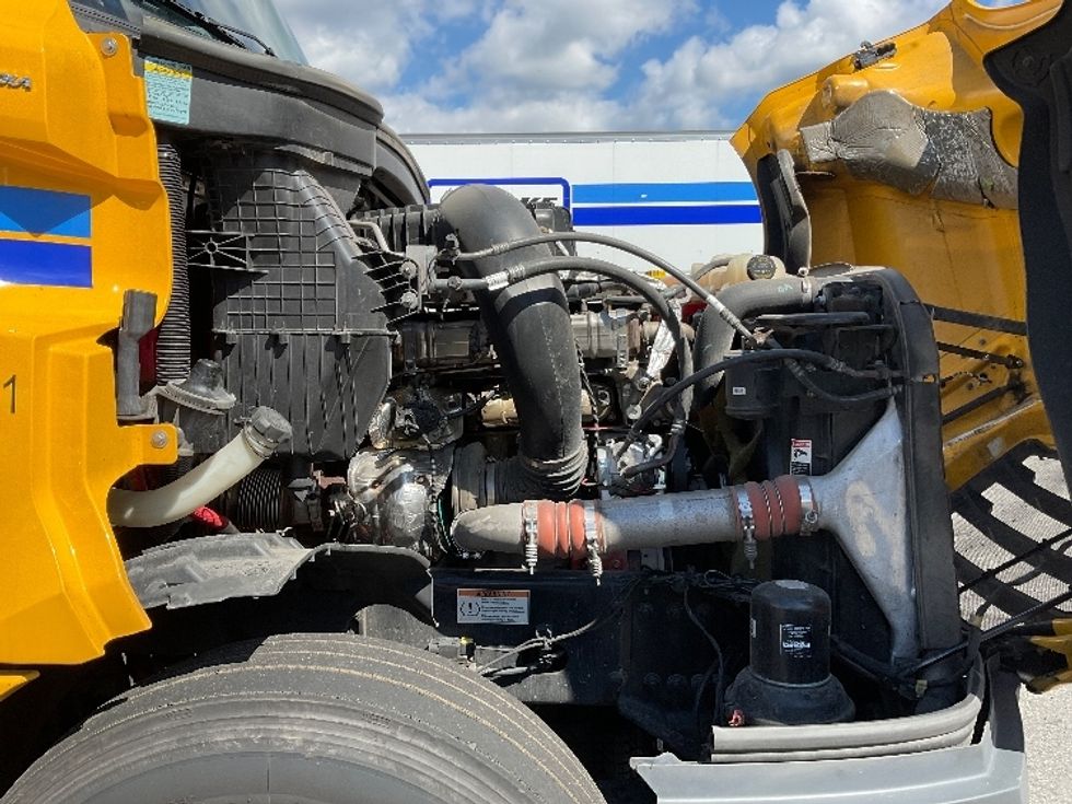 Sleeper Tractor-Heavy Duty Tractors-Freightliner-2022-T12664ST-Millville-NJ-555,311\n\t\tmiles-$ 59,250 - Image 20