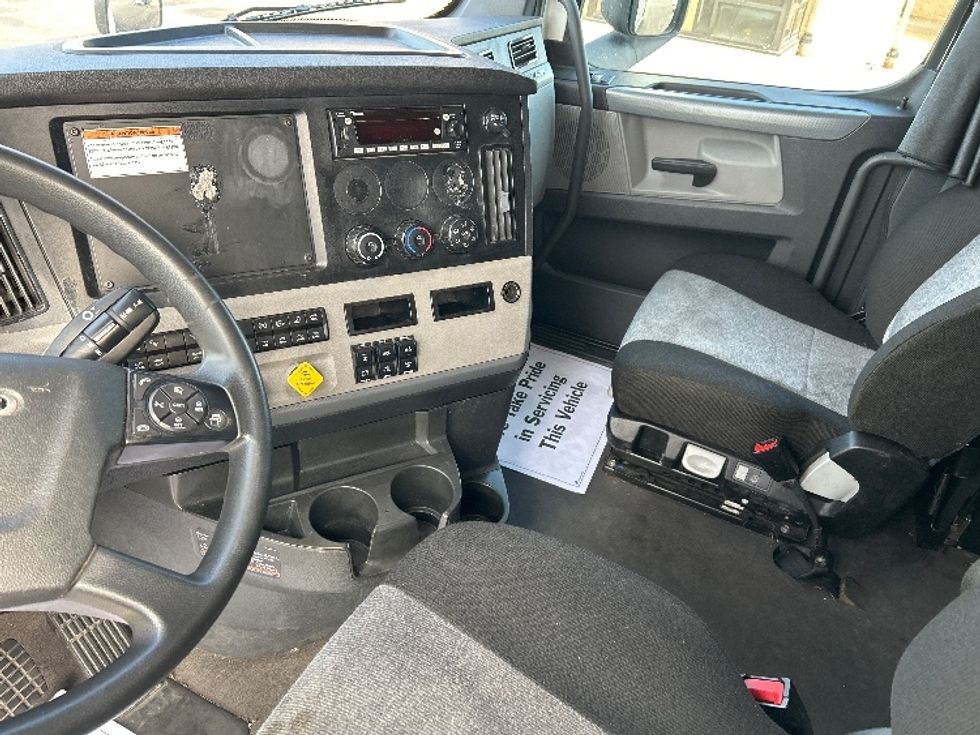 Sleeper Tractor-Heavy Duty Tractors-Freightliner-2022-T12664ST-Milwaukee-WI-430,992\n\t\tmiles-$ 74,250 - Image 10