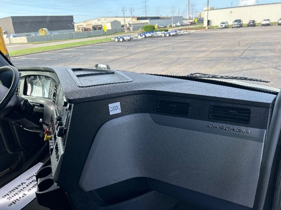 Sleeper Tractor-Heavy Duty Tractors-Freightliner-2022-T12664ST-Milwaukee-WI-430,992\n\t\tmiles-$ 74,250 - Image 14