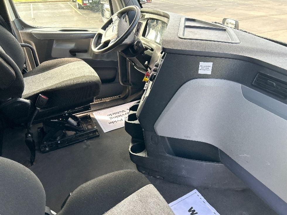 Sleeper Tractor-Heavy Duty Tractors-Freightliner-2022-T12664ST-Milwaukee-WI-430,992\n\t\tmiles-$ 74,250 - Image 15