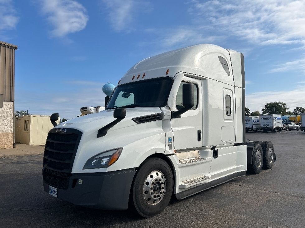 Sleeper Tractor-Heavy Duty Tractors-Freightliner-2022-T12664ST-Milwaukee-WI-430,992\n\t\tmiles-$ 74,250 - Image 3