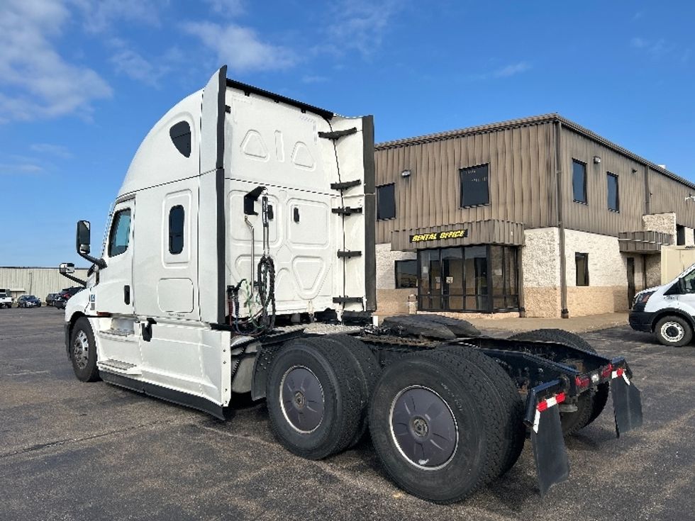 Sleeper Tractor-Heavy Duty Tractors-Freightliner-2022-T12664ST-Milwaukee-WI-430,992\n\t\tmiles-$ 74,250 - Image 5