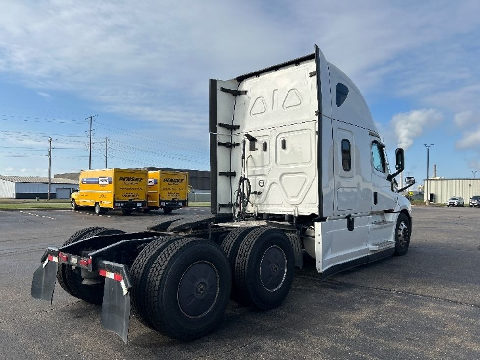 Sleeper Tractor-Heavy Duty Tractors-Freightliner-2022-T12664ST-Milwaukee-WI-430,992\n\t\tmiles-$ 74,250 - Image 7
