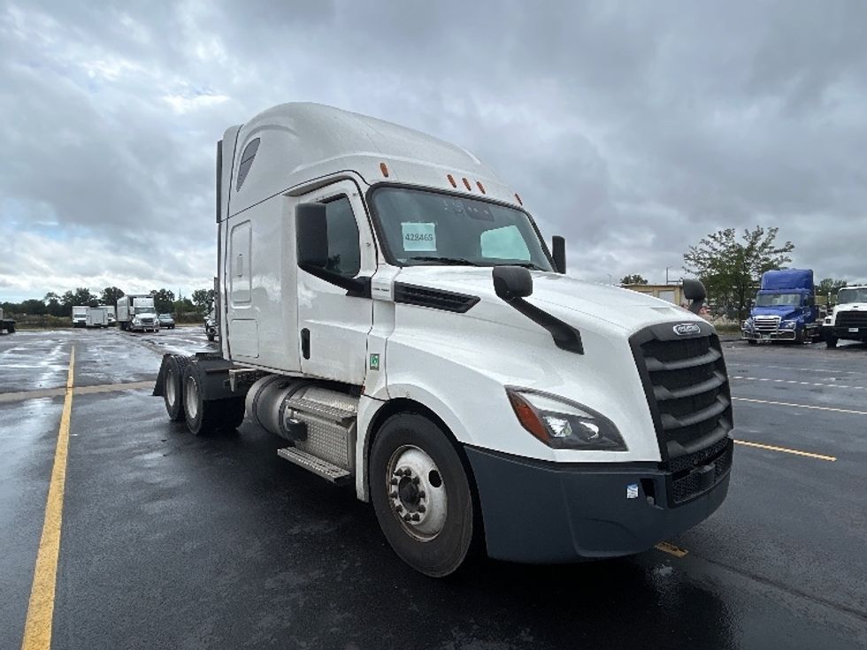 Sleeper Tractor-Heavy Duty Tractors-Freightliner-2022-T12664ST-Milwaukee-WI-451,063\n\t\tmiles-$ 81,750 - Image 1