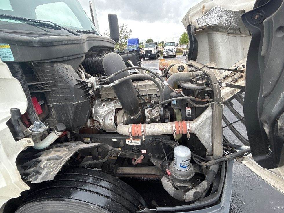 Sleeper Tractor-Heavy Duty Tractors-Freightliner-2022-T12664ST-Milwaukee-WI-451,063\n\t\tmiles-$ 81,750 - Image 20