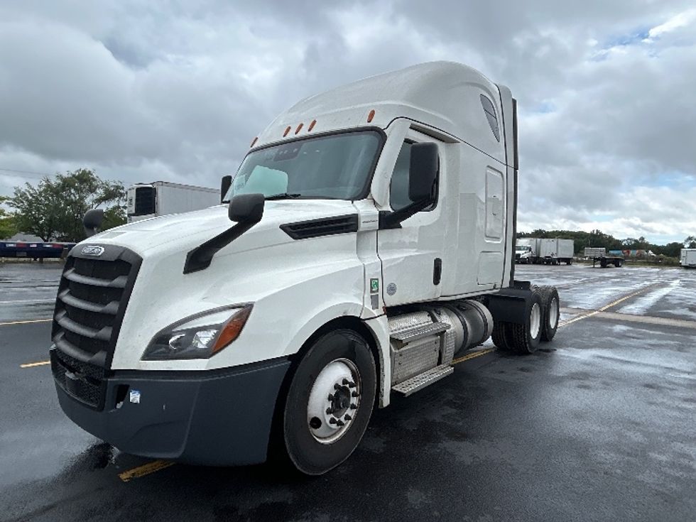 Sleeper Tractor-Heavy Duty Tractors-Freightliner-2022-T12664ST-Milwaukee-WI-451,063\n\t\tmiles-$ 81,750 - Image 3