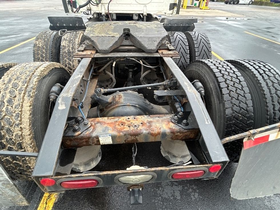Sleeper Tractor-Heavy Duty Tractors-Freightliner-2022-T12664ST-Milwaukee-WI-451,063\n\t\tmiles-$ 81,750 - Image 6