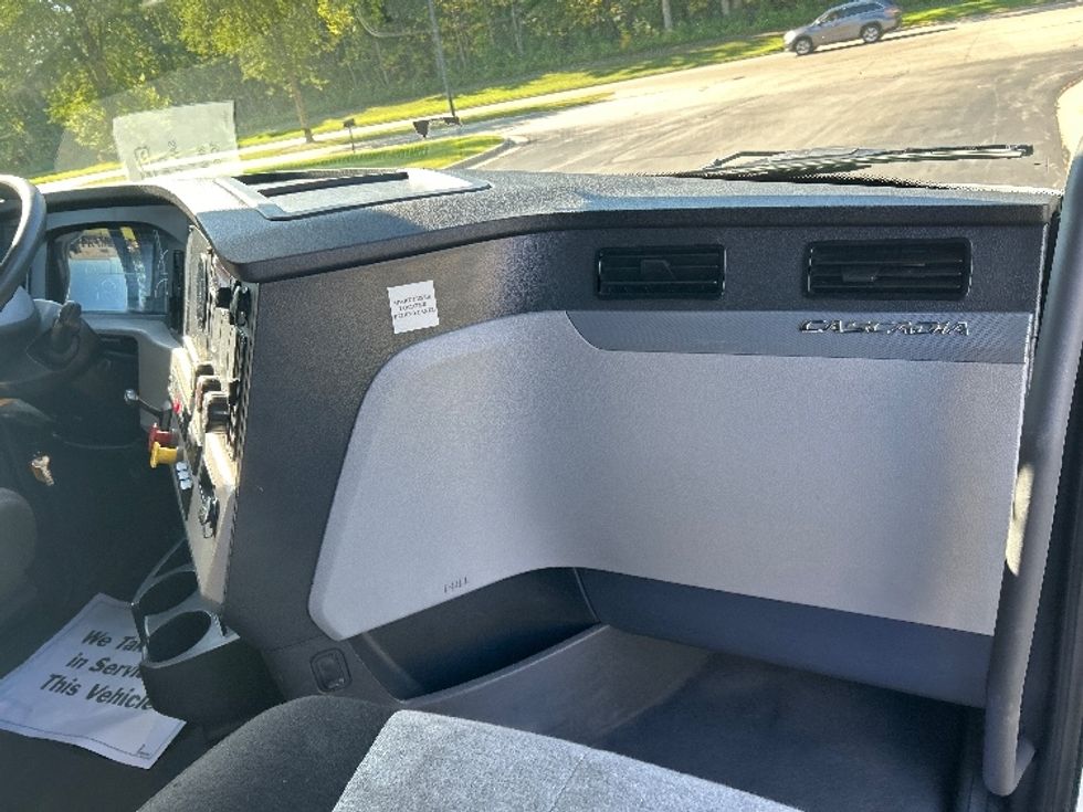 Sleeper Tractor-Heavy Duty Tractors-Freightliner-2022-T12664ST-Milwaukee-WI-458,684\n\t\tmiles-$ 72,500 - Image 14