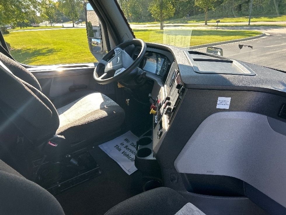 Sleeper Tractor-Heavy Duty Tractors-Freightliner-2022-T12664ST-Milwaukee-WI-458,684\n\t\tmiles-$ 72,500 - Image 15