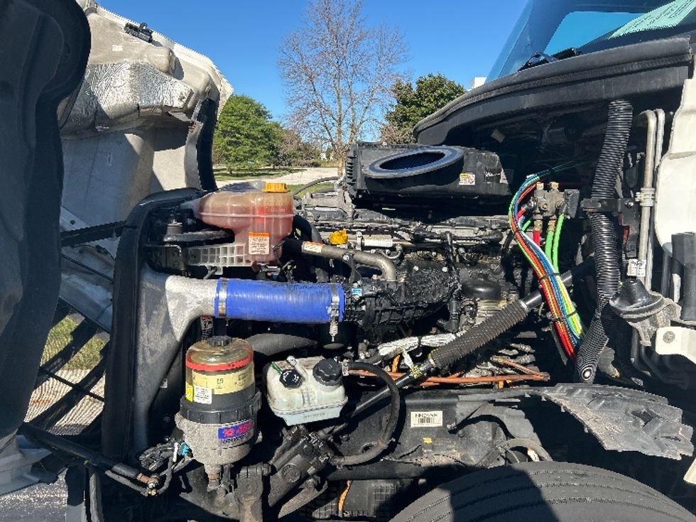 Sleeper Tractor-Heavy Duty Tractors-Freightliner-2022-T12664ST-Milwaukee-WI-458,684\n\t\tmiles-$ 72,500 - Image 21