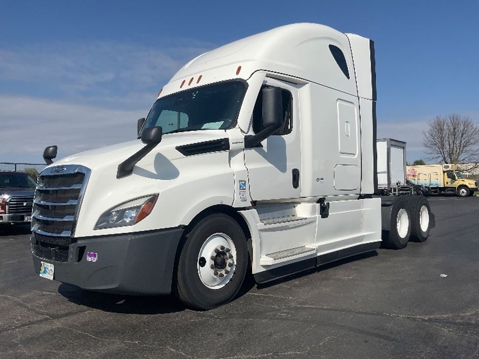 Sleeper Tractor-Heavy Duty Tractors-Freightliner-2022-T12664ST-Milwaukee-WI-458,684\n\t\tmiles-$ 72,500 - Image 3