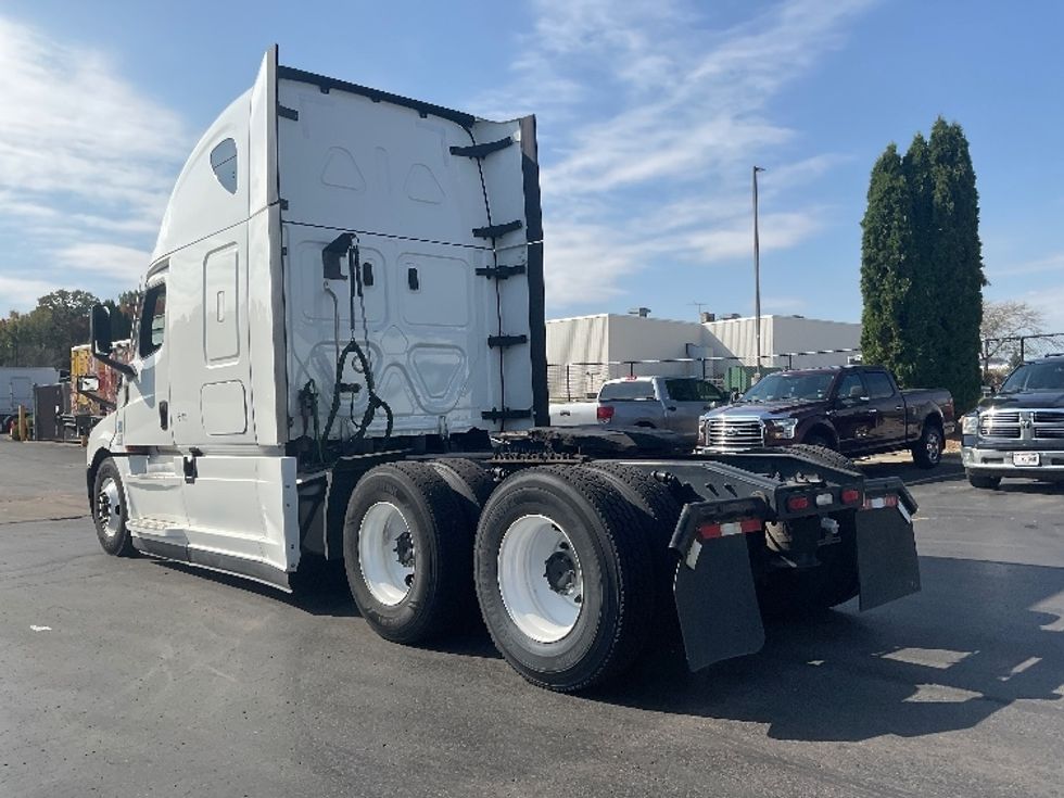 Sleeper Tractor-Heavy Duty Tractors-Freightliner-2022-T12664ST-Milwaukee-WI-458,684\n\t\tmiles-$ 72,500 - Image 5