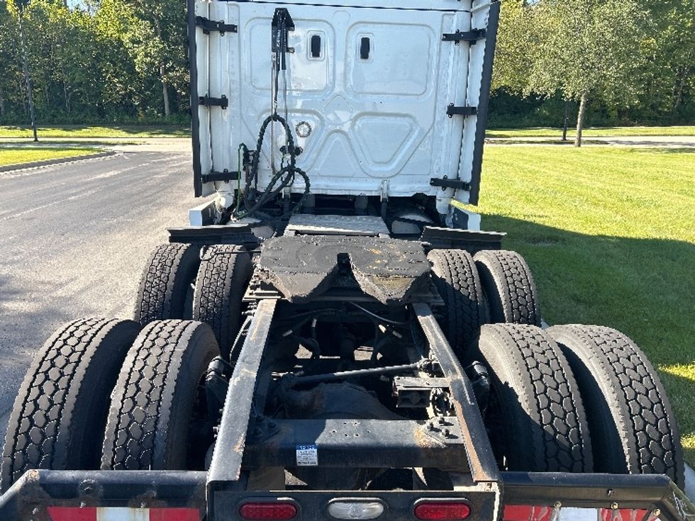 Sleeper Tractor-Heavy Duty Tractors-Freightliner-2022-T12664ST-Milwaukee-WI-458,684\n\t\tmiles-$ 72,500 - Image 6