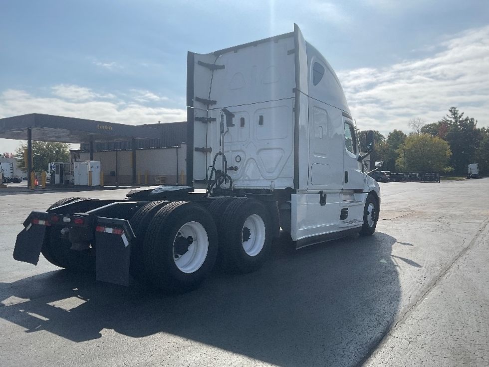 Sleeper Tractor-Heavy Duty Tractors-Freightliner-2022-T12664ST-Milwaukee-WI-458,684\n\t\tmiles-$ 72,500 - Image 7