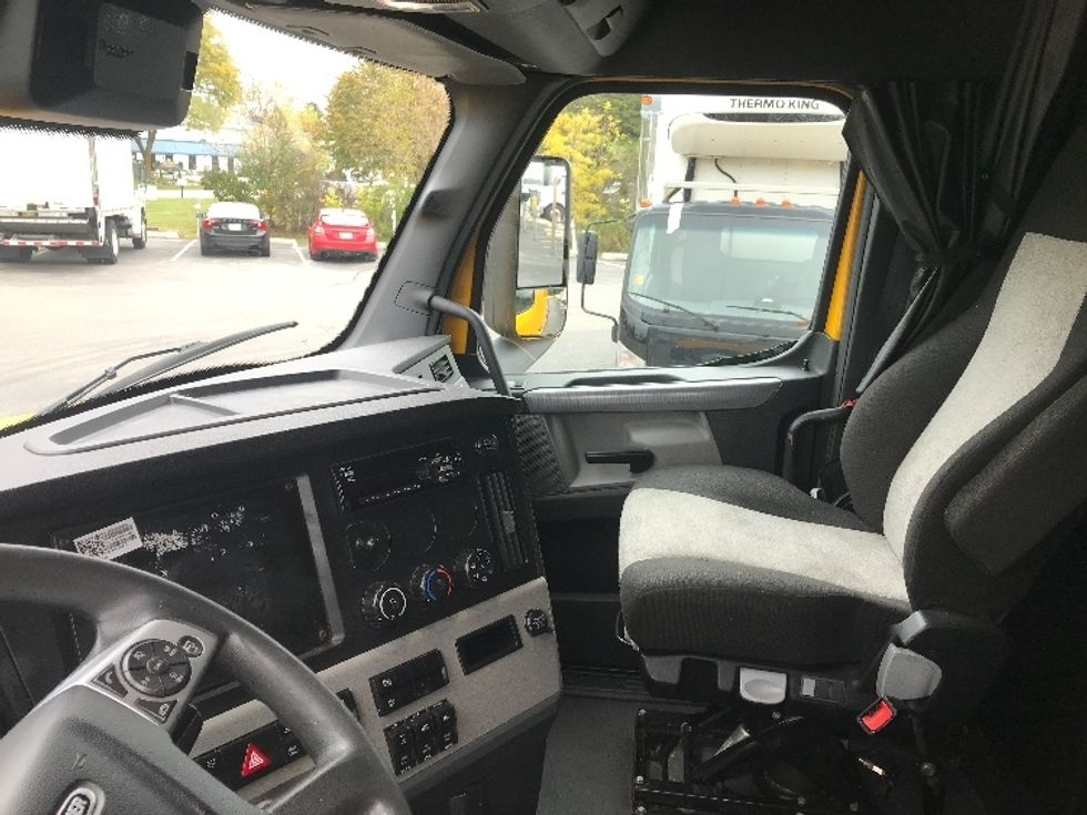 Sleeper Tractor-Heavy Duty Tractors-Freightliner-2022-T12664ST-Milwaukee-WI-461,129\n\t\tmiles-$ 67,250 - Image 10