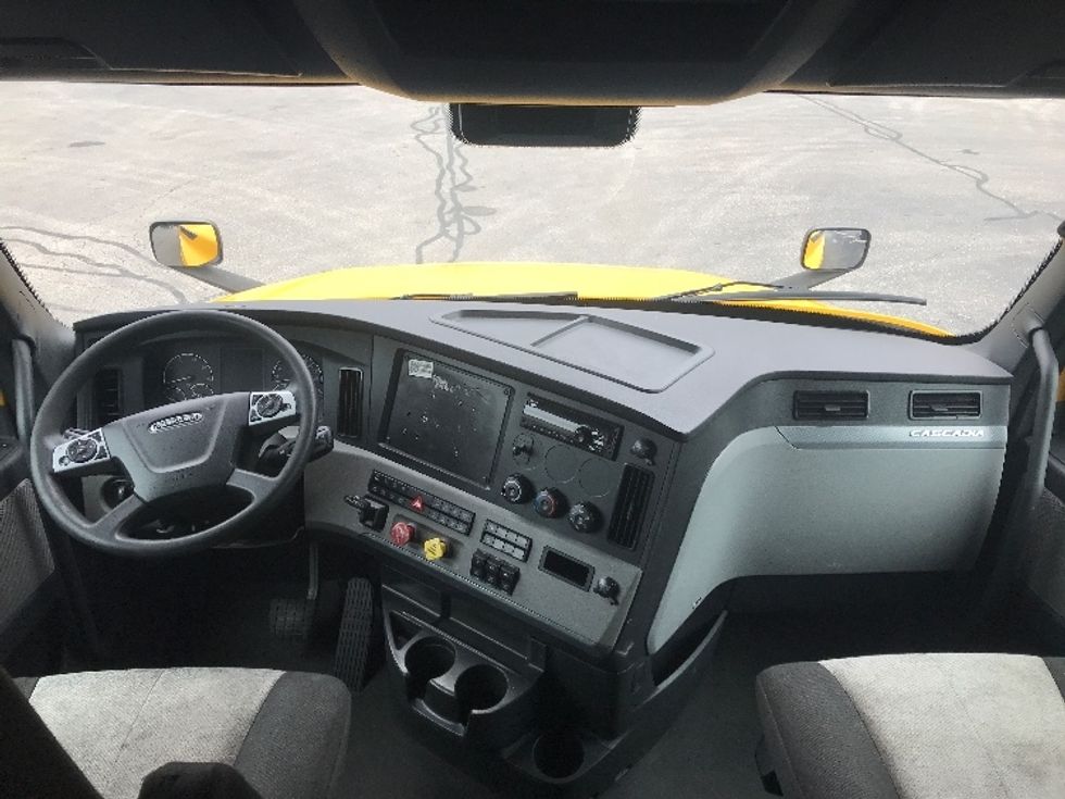 Sleeper Tractor-Heavy Duty Tractors-Freightliner-2022-T12664ST-Milwaukee-WI-461,129\n\t\tmiles-$ 67,250 - Image 12