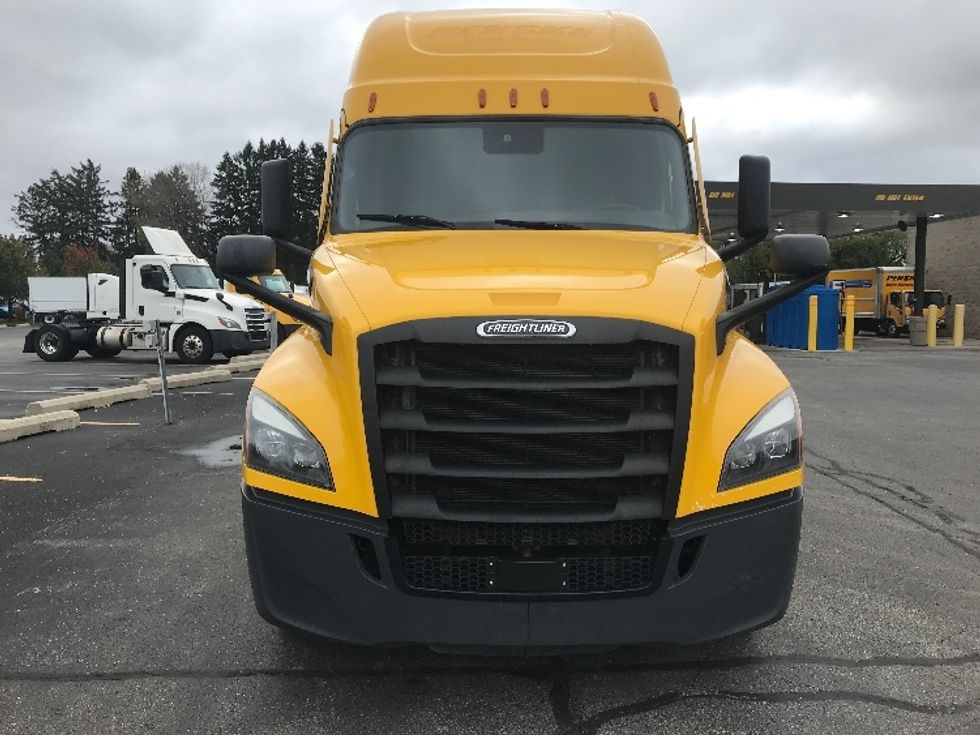 Sleeper Tractor-Heavy Duty Tractors-Freightliner-2022-T12664ST-Milwaukee-WI-461,129\n\t\tmiles-$ 67,250 - Image 2