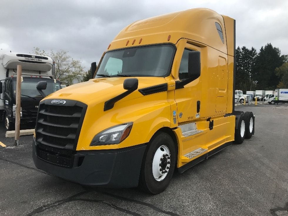 Sleeper Tractor-Heavy Duty Tractors-Freightliner-2022-T12664ST-Milwaukee-WI-461,129\n\t\tmiles-$ 67,250 - Image 3