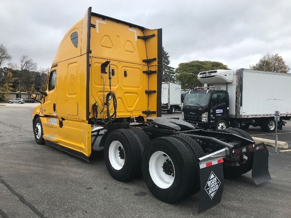 Sleeper Tractor-Heavy Duty Tractors-Freightliner-2022-T12664ST-Milwaukee-WI-461,129\n\t\tmiles-$ 67,250 - Image 5