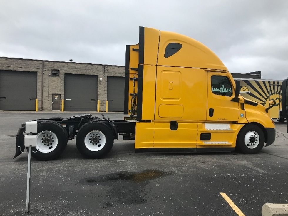 Sleeper Tractor-Heavy Duty Tractors-Freightliner-2022-T12664ST-Milwaukee-WI-461,129\n\t\tmiles-$ 67,250 - Image 8