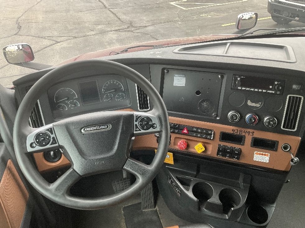 Sleeper Tractor-Heavy Duty Tractors-Freightliner-2022-T12664ST-Milwaukee-WI-534,284\n\t\tmiles-$ 64,750 - Image 11