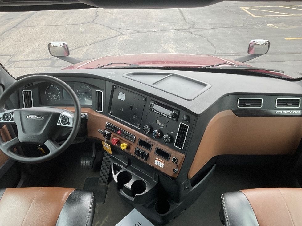 Sleeper Tractor-Heavy Duty Tractors-Freightliner-2022-T12664ST-Milwaukee-WI-534,284\n\t\tmiles-$ 64,750 - Image 12