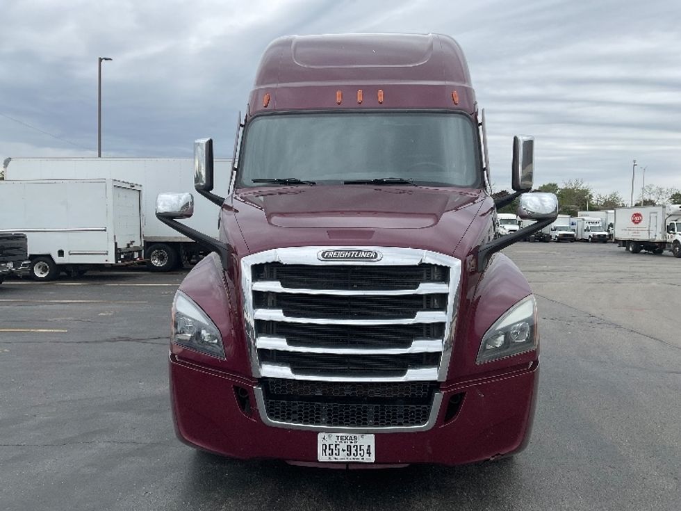 Sleeper Tractor-Heavy Duty Tractors-Freightliner-2022-T12664ST-Milwaukee-WI-534,284\n\t\tmiles-$ 64,750 - Image 2