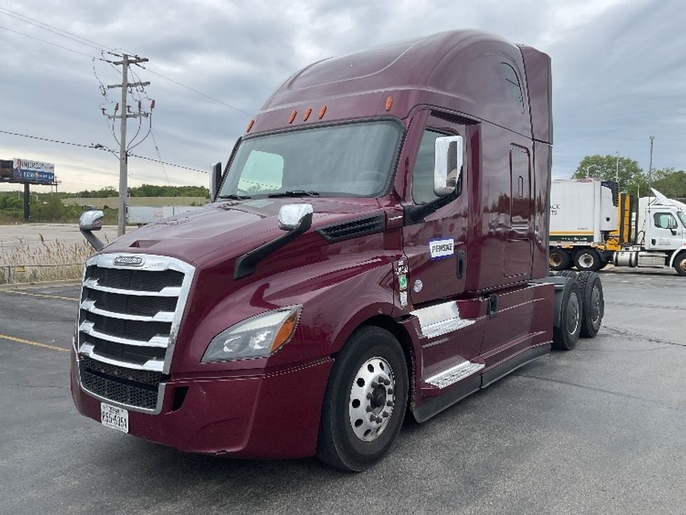Sleeper Tractor-Heavy Duty Tractors-Freightliner-2022-T12664ST-Milwaukee-WI-534,284\n\t\tmiles-$ 64,750 - Image 3