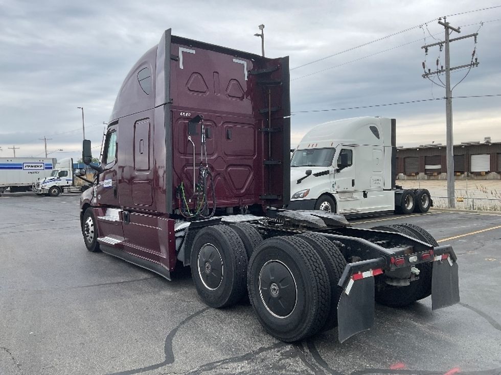 Sleeper Tractor-Heavy Duty Tractors-Freightliner-2022-T12664ST-Milwaukee-WI-534,284\n\t\tmiles-$ 64,750 - Image 5