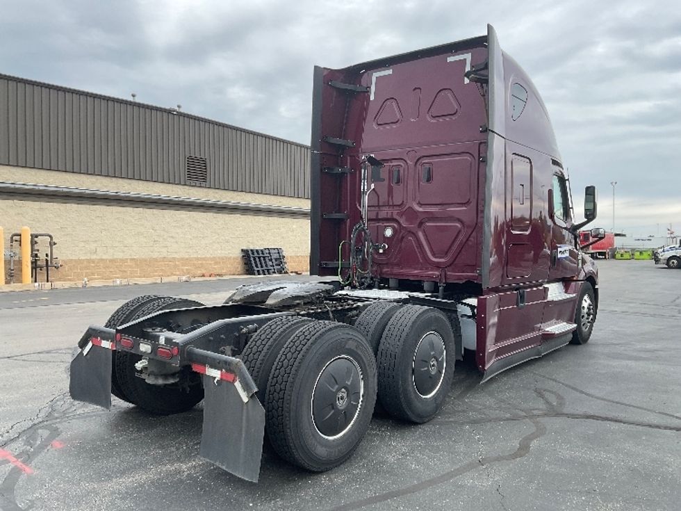 Sleeper Tractor-Heavy Duty Tractors-Freightliner-2022-T12664ST-Milwaukee-WI-534,284\n\t\tmiles-$ 64,750 - Image 7