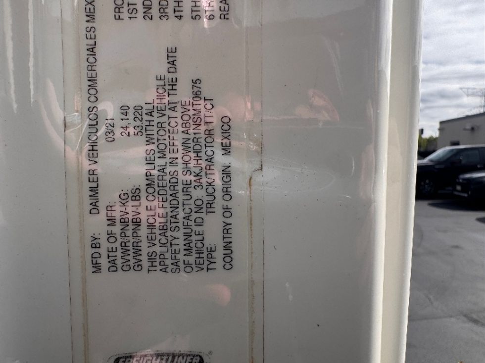 Sleeper Tractor-Heavy Duty Tractors-Freightliner-2022-T12664ST-Milwaukee-WI-554,903\n\t\tmiles-$ 62,500 - Image 17