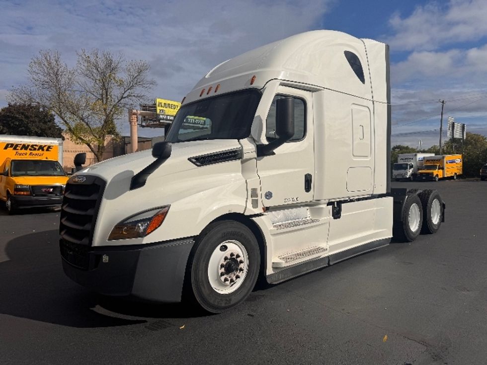 Sleeper Tractor-Heavy Duty Tractors-Freightliner-2022-T12664ST-Milwaukee-WI-554,903\n\t\tmiles-$ 62,500 - Image 3