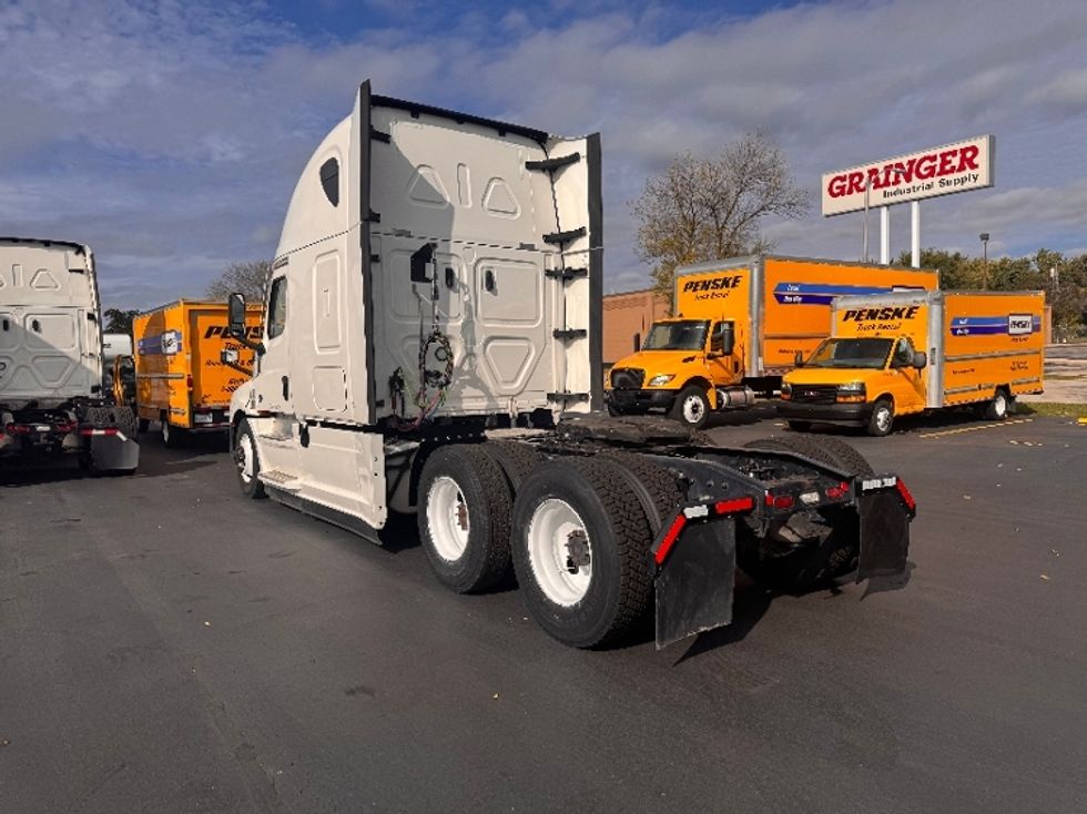 Sleeper Tractor-Heavy Duty Tractors-Freightliner-2022-T12664ST-Milwaukee-WI-554,903\n\t\tmiles-$ 62,500 - Image 5