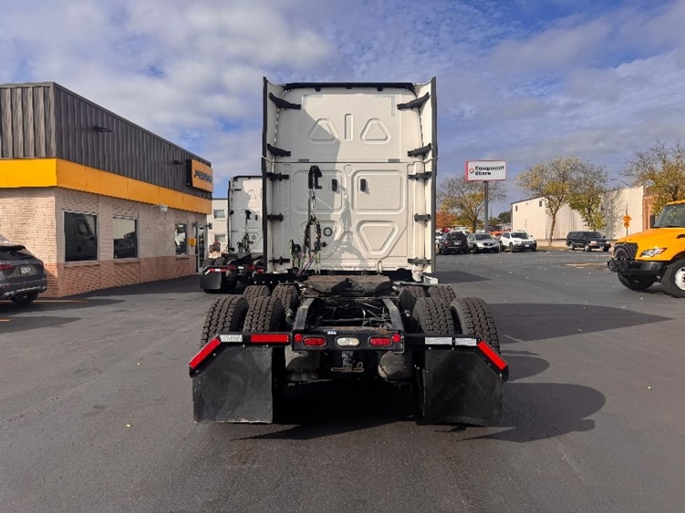 Sleeper Tractor-Heavy Duty Tractors-Freightliner-2022-T12664ST-Milwaukee-WI-554,903\n\t\tmiles-$ 62,500 - Image 6