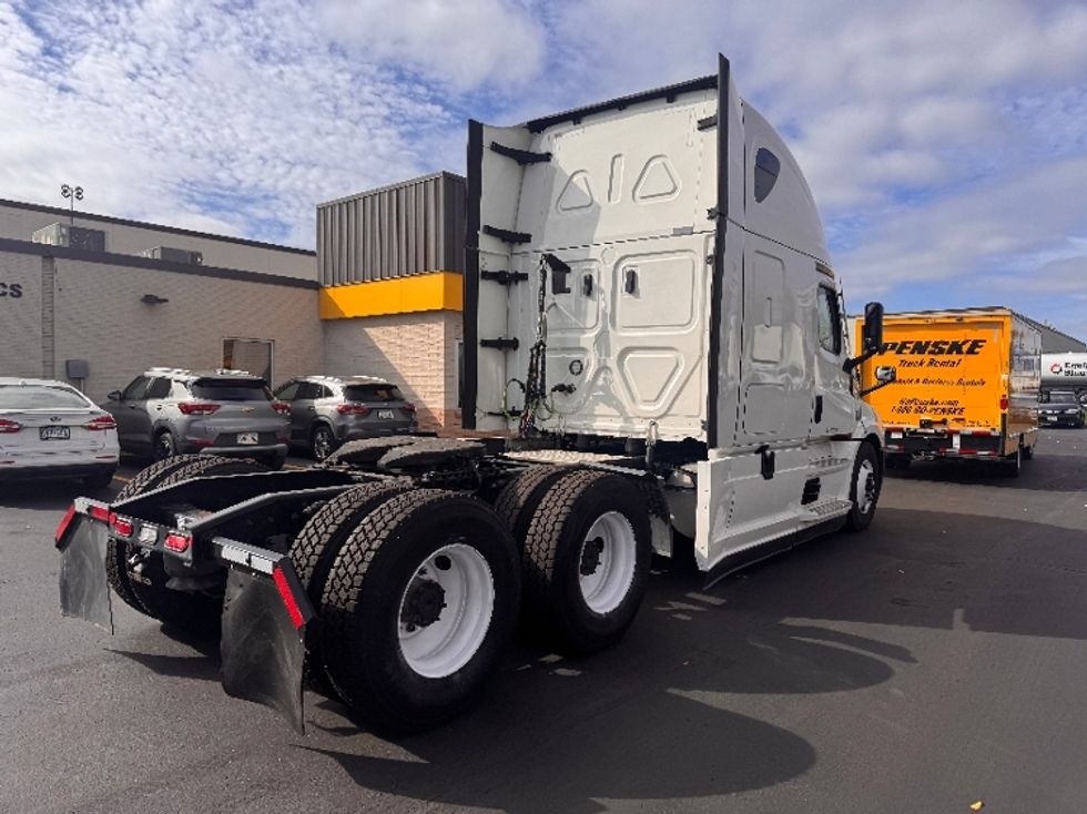 Sleeper Tractor-Heavy Duty Tractors-Freightliner-2022-T12664ST-Milwaukee-WI-554,903\n\t\tmiles-$ 62,500 - Image 7