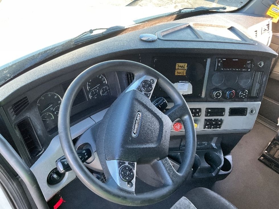 Sleeper Tractor-Heavy Duty Tractors-Freightliner-2022-T12664ST-Milwaukee-WI-567,040\n\t\tmiles-$ 62,250 - Image 10