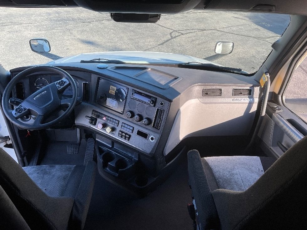 Sleeper Tractor-Heavy Duty Tractors-Freightliner-2022-T12664ST-Milwaukee-WI-567,040\n\t\tmiles-$ 62,250 - Image 12