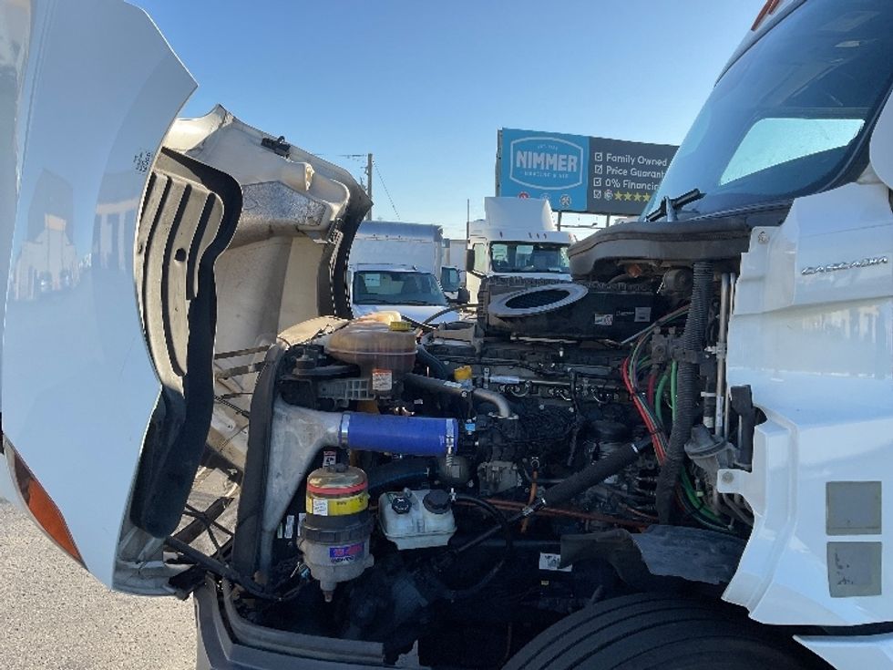 Sleeper Tractor-Heavy Duty Tractors-Freightliner-2022-T12664ST-Milwaukee-WI-567,040\n\t\tmiles-$ 62,250 - Image 21