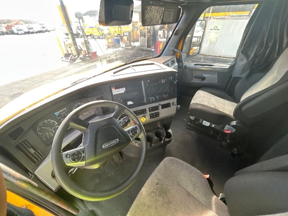 Sleeper Tractor-Heavy Duty Tractors-Freightliner-2022-T12664ST-Milwaukee-WI-615,140\n\t\tmiles-$ 49,750 - Image 10