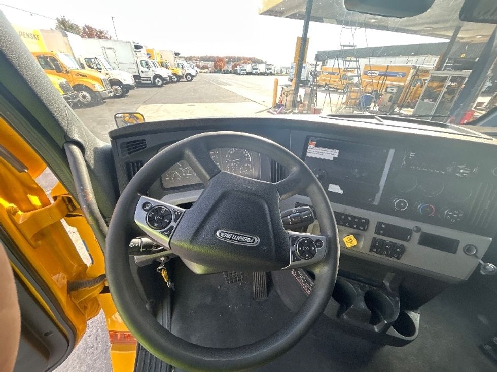 Sleeper Tractor-Heavy Duty Tractors-Freightliner-2022-T12664ST-Milwaukee-WI-615,140\n\t\tmiles-$ 49,750 - Image 11