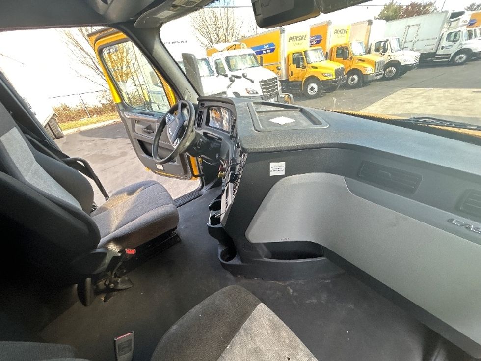 Sleeper Tractor-Heavy Duty Tractors-Freightliner-2022-T12664ST-Milwaukee-WI-615,140\n\t\tmiles-$ 49,750 - Image 14