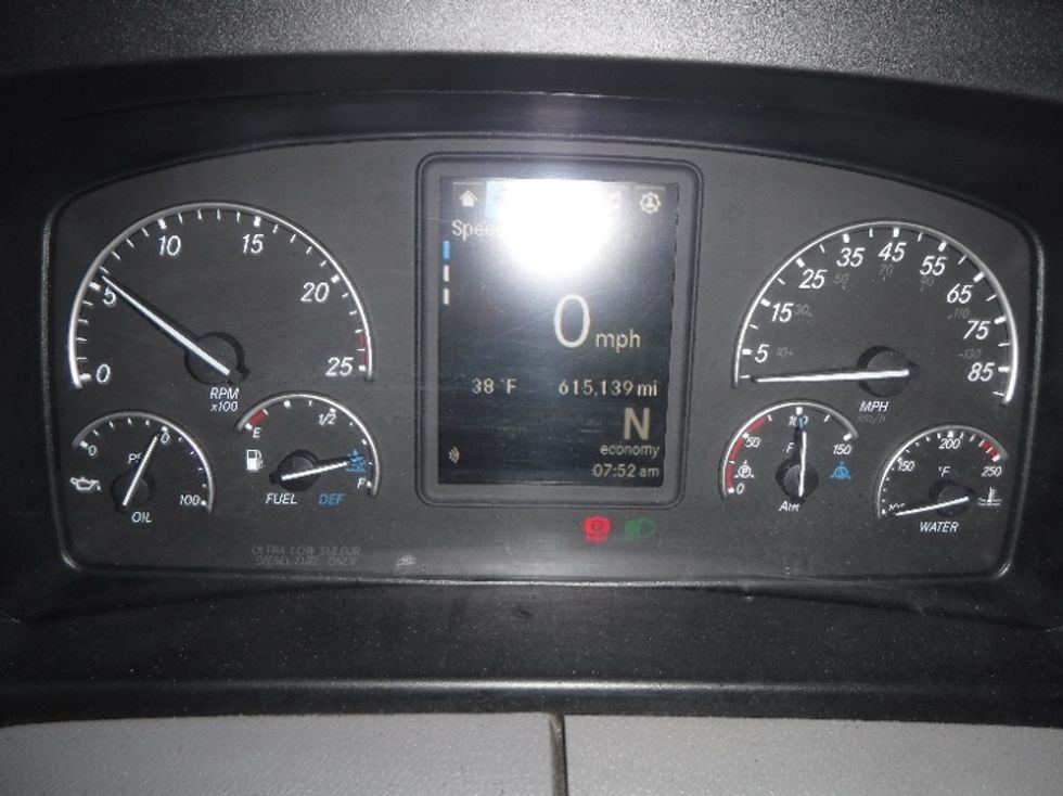 Sleeper Tractor-Heavy Duty Tractors-Freightliner-2022-T12664ST-Milwaukee-WI-615,140\n\t\tmiles-$ 49,750 - Image 21