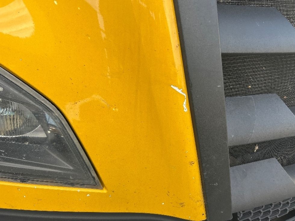 Sleeper Tractor-Heavy Duty Tractors-Freightliner-2022-T12664ST-Milwaukee-WI-615,140\n\t\tmiles-$ 49,750 - Image 22