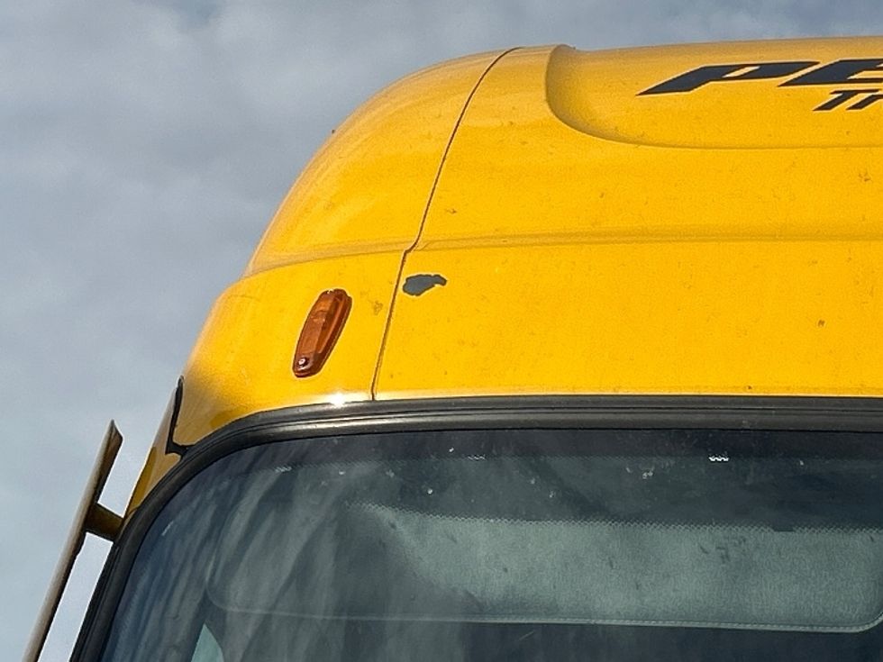 Sleeper Tractor-Heavy Duty Tractors-Freightliner-2022-T12664ST-Milwaukee-WI-615,140\n\t\tmiles-$ 49,750 - Image 23